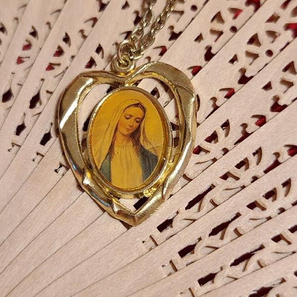 Estate Jewelry - Gold Heart Pendant Necklace Virgin Mary catholic
